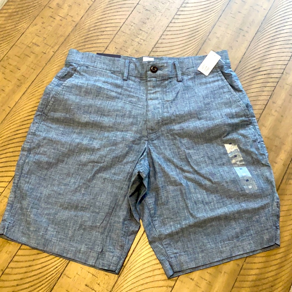 Gap mens essential khaki 10” shorts size 30” waist